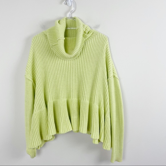 Free People Sweaters - Free People Key Lime Green Cropped Trapeze Hem Knit CowlNeck Sweater Size XS
